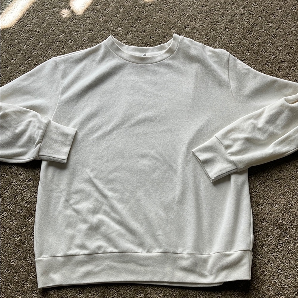 Uniqlo women’s sweater in cream, medium